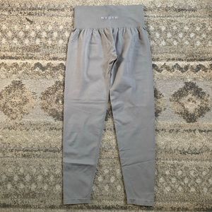 NVGTN Light Gray Seamless Leggings Medium